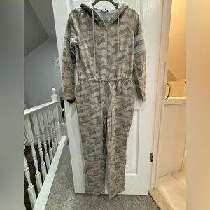 Women’s Camouflage Hooded Jumpsuit